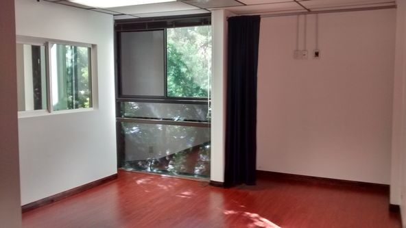 STYLISH OFFICE, TILE RECEPTION AND NEW WOOD FLOORING, BEST MOVE-IN SPECIAL